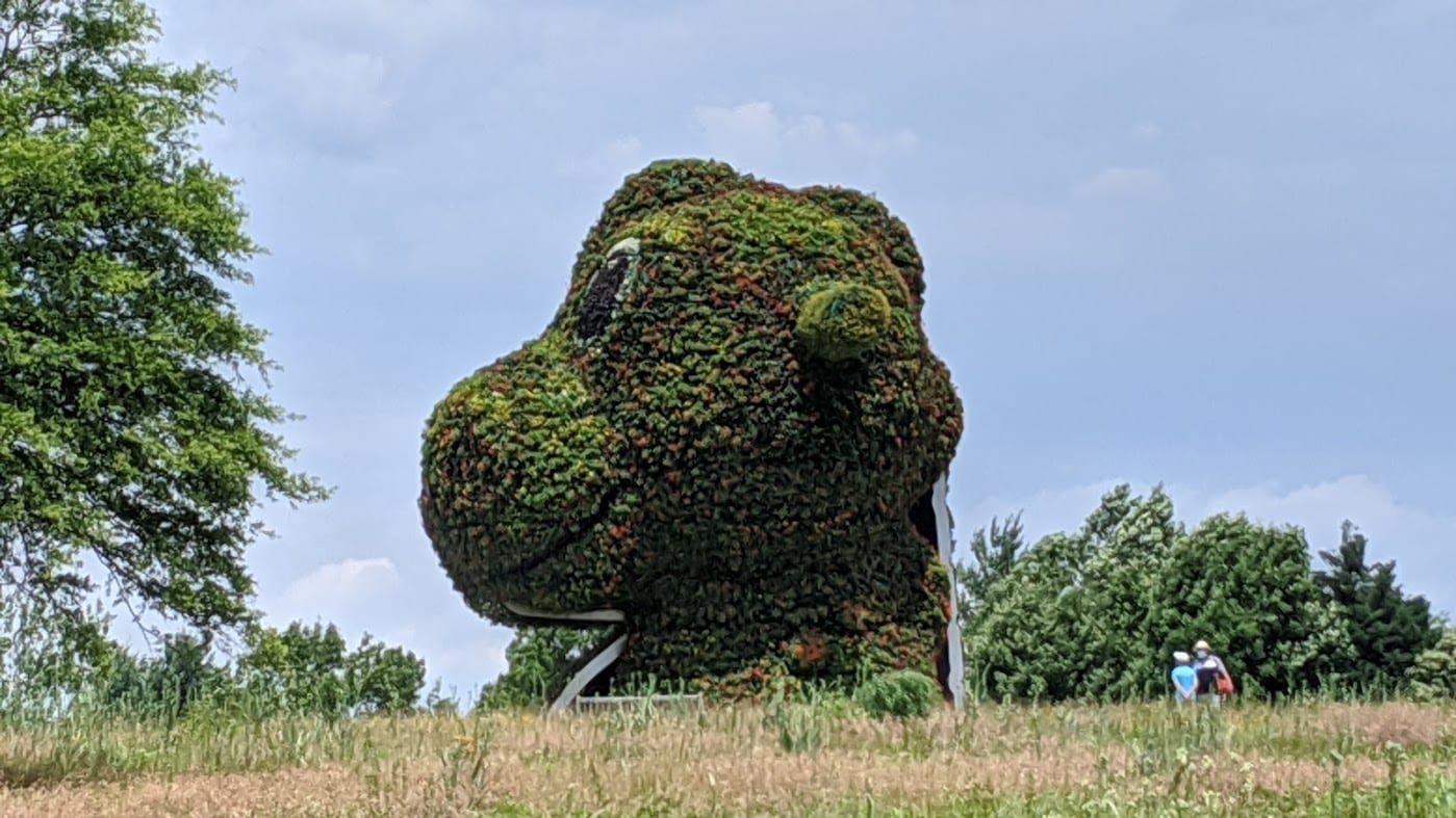 Mysterious cone-headed sculpture appears at Uptown intersection – 'Take me  to your potholes', Arts